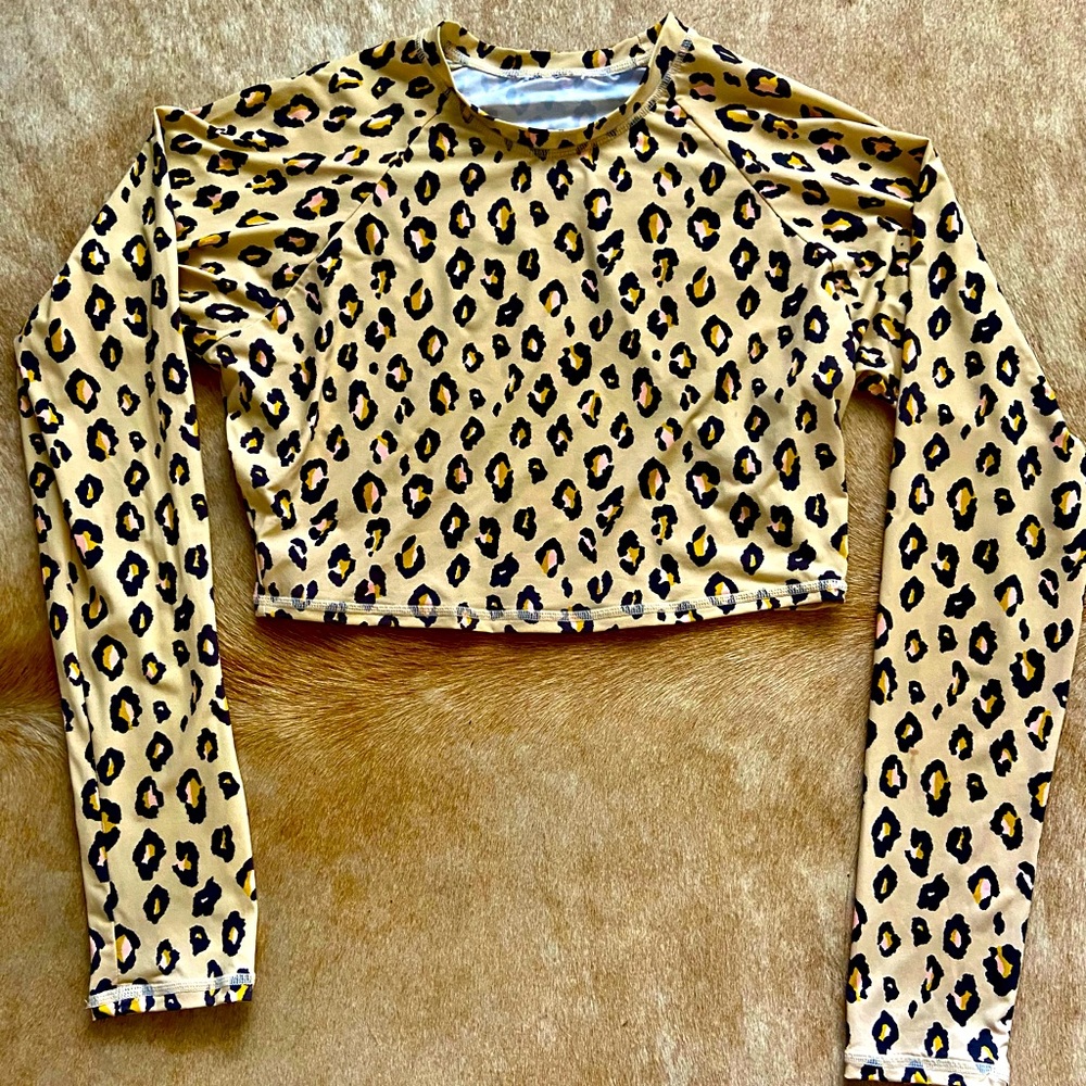 Crop Billabong rashguard size large, brand new